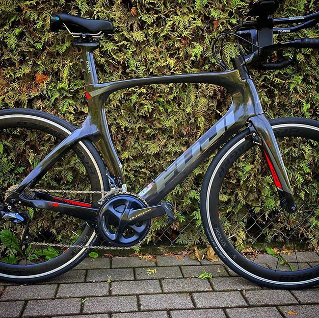 Fuji Norcom Straight 2.1 szaro czerwony rower szosowy
