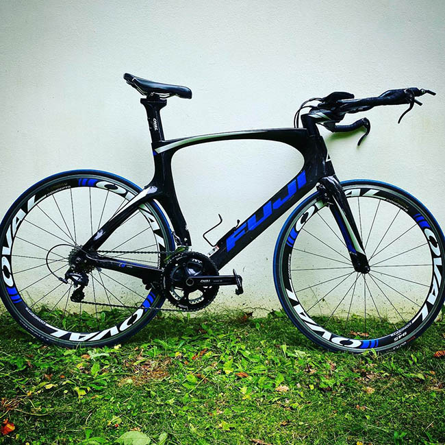 Fuji Norcom Straight 2.1 czarno niebieski rower szosowy