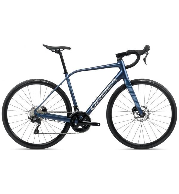 Rower Szosowy Orbea Avant H30 w kolorze Moondust Blue-Titan. Prawy profil.