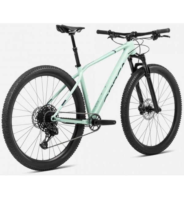 Rower Górski MTB Orbea Alma H20 w kolorze Ice Green (Ocean) tył skos