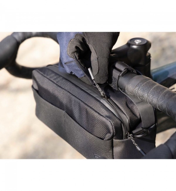Torba na kierownicę Giant Shadow Handlebar Bag ekspozycja na rowerze odsuwanie suwaka