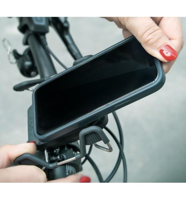 Uchwyt na telefon na kierownicę SKS Smartgrab 360 ekspozycja na rowerze