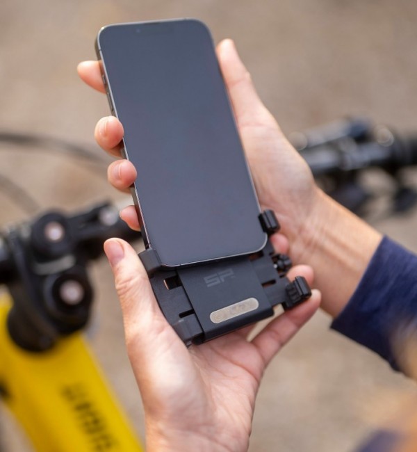 SP Connect Roadbike wkłada telefon