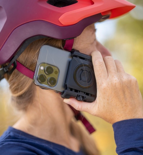 SP Connect Roadbike odbiera telefon