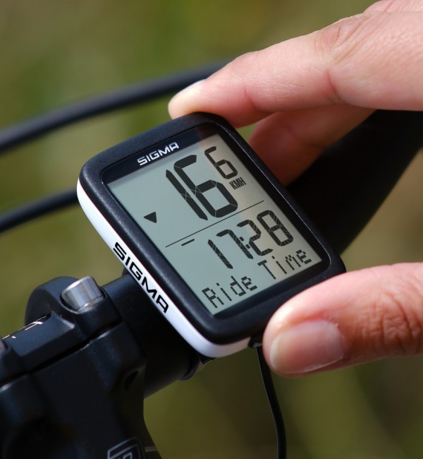 Licznik rowerowy SIGMA BC 10.0 WR - przewodowy ekspozycja na rowerze